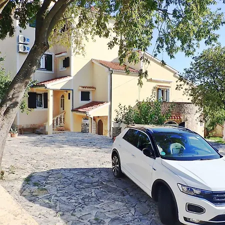 In Starigrad-paklenica 6891 *