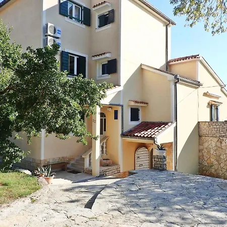 In Starigrad-paklenica 6891 Apartamento