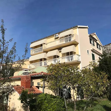 In Starigrad-paklenica 6891 *