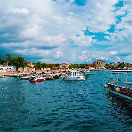 In Starigrad-paklenica 6891 *