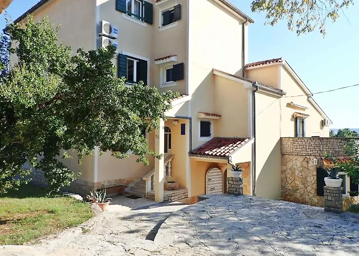In Starigrad-paklenica 6891 アパート