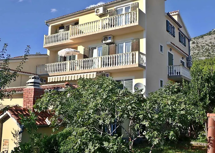 In Starigrad-paklenica 6891 *