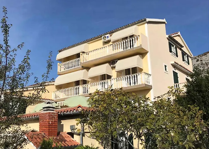 In Starigrad-paklenica 6891 *