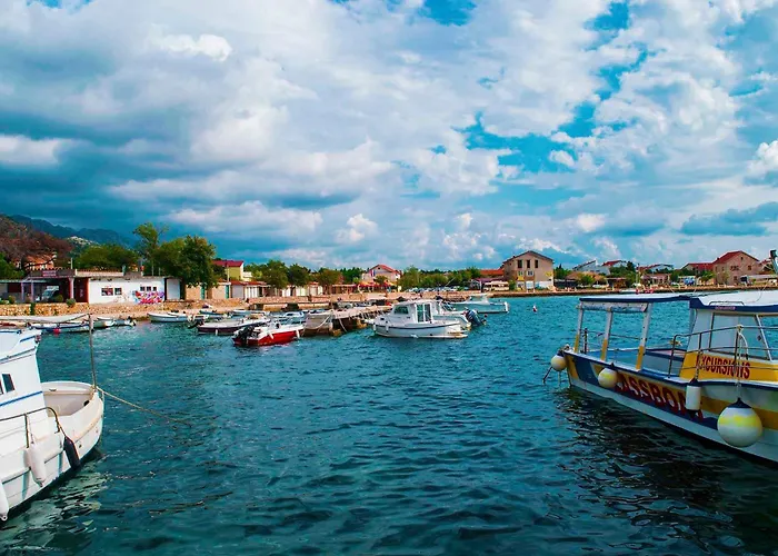 In Starigrad-paklenica 6891 *